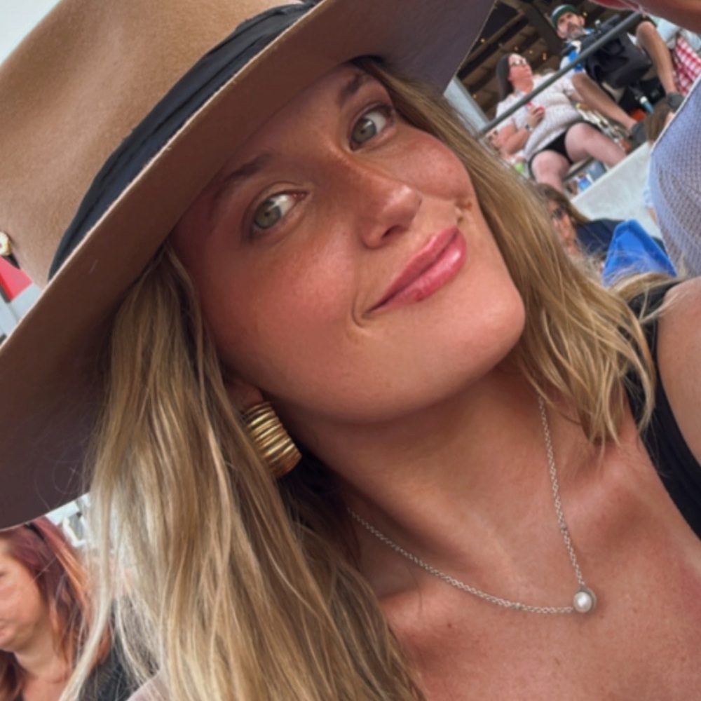 Meet your Posher, Lizzie